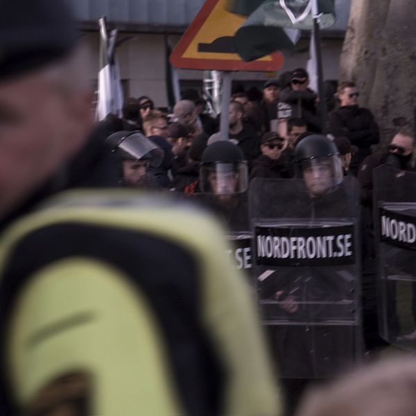 Nazistiska NMR fick den 30 september tillstånd att demonstrera i Göteborg. Tillresta motdemonstranter fyllde gatorna, polisen mobiliserade. Media likaså. Med flera nyhetsteam följde SVT skeendet nära, timme för timme inför och under demonstrationen.