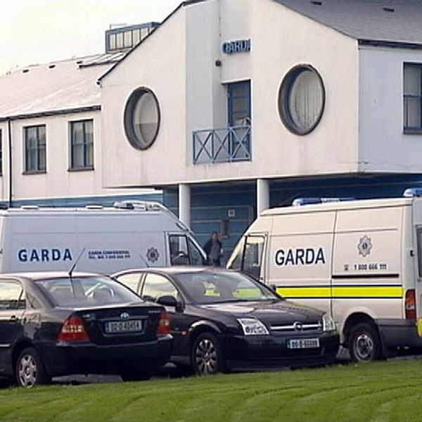 Hit, till Tallaght Garda station i Dublin, togs den blonda blåögda 7-åringen efter att hon tagits från en romsk familj på Irland.