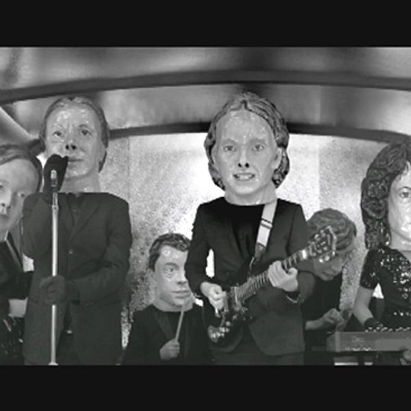 Stillbild ur musikvideon till låten ”Reflektor” av Arcade Fire.