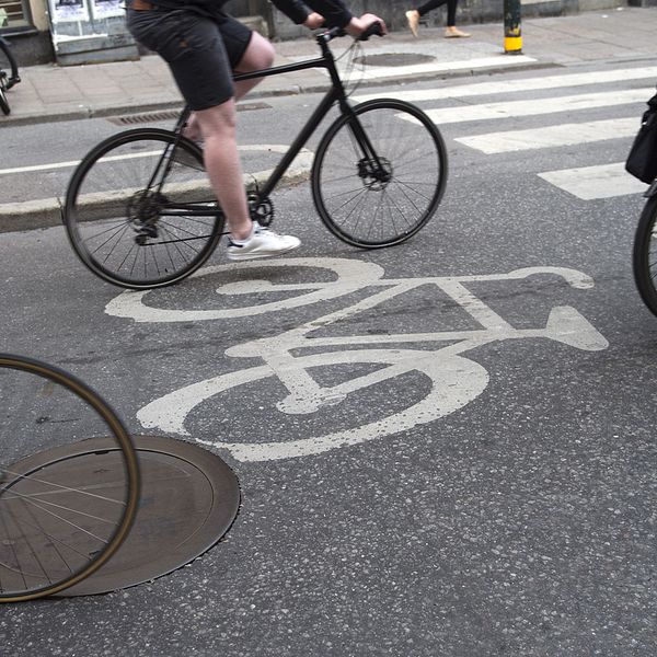 Cyklister vid övergångsställe