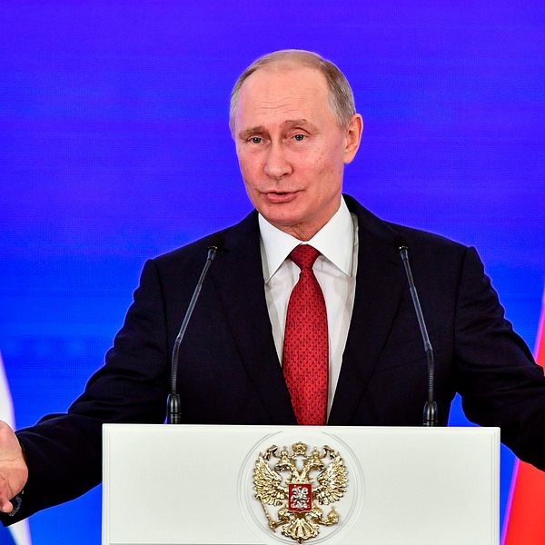 Rysslands president Putin gjorde ett oannonserat besök i Syrien och meddelade att han drar tillbaka ryska trupper.