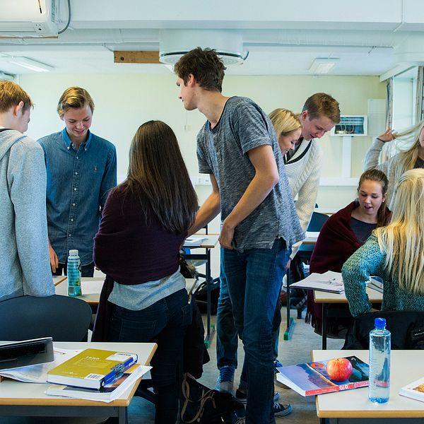 Norska gymnasieelever i ett klassrum