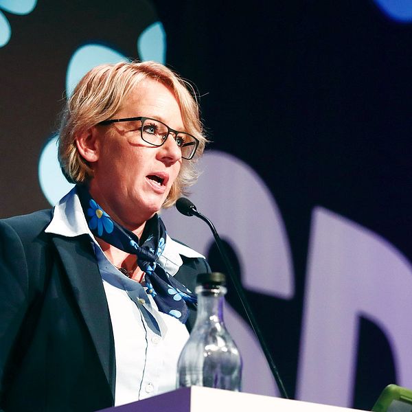 Carina Herrstedt, ordförande för Sverigedemokraternas kvinnoförbund (SD-kvinnor), talar under Sverigesdemokraternas landsdagar i Norrköping.