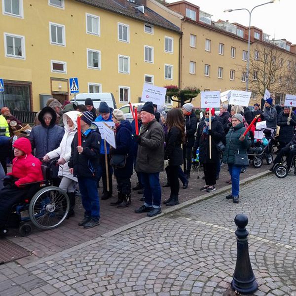 Ett stort antal personer slöt upp för att manifestera i Alvesta under lördagen. Fler manifestationer väntar under söndagen i bland annat Kalmar.