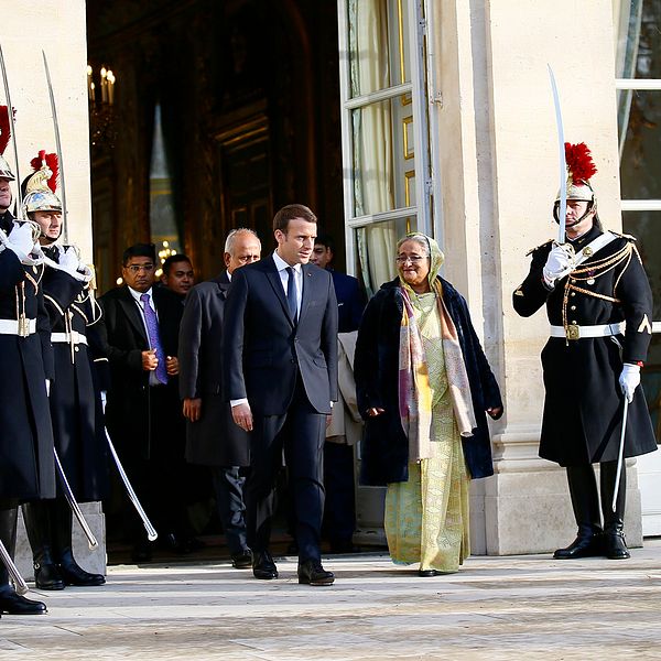 Frankrikes president Emmanuel Macron och Bangladeshs premiärminister Sheikh Hasina vid toppmötet i Paris.
