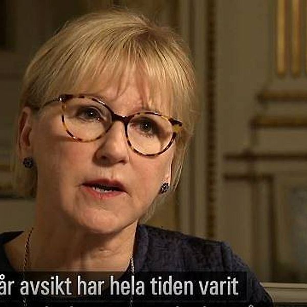 Utrikesminister Margot Wallström (S) varnar Nato för att pressa Sverige.