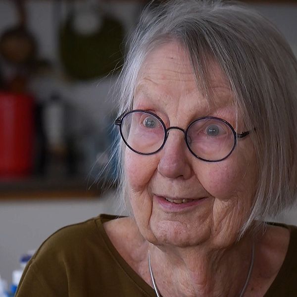 91-åriga Ruth Olga Englund i Stockholm lurades av en falsk läkare att betala in 10.000 kronor.