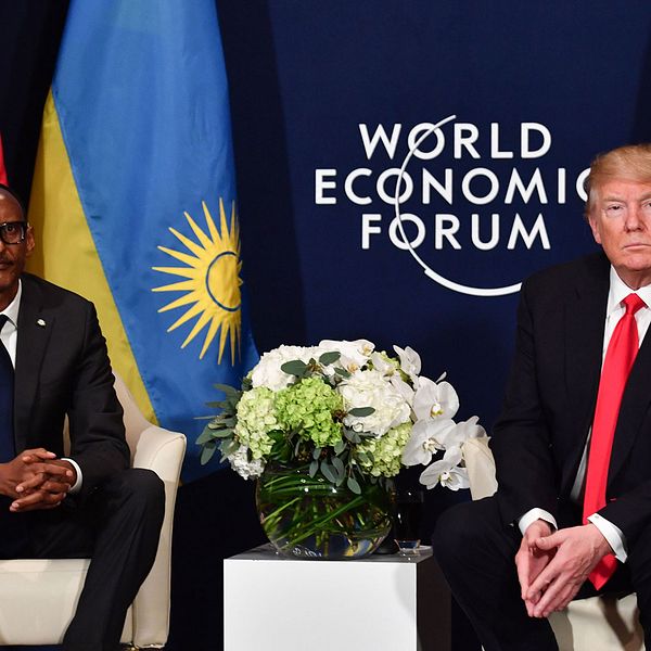 Rwandas president Paul Kagame och USA:s president Donald Trump i Davos.