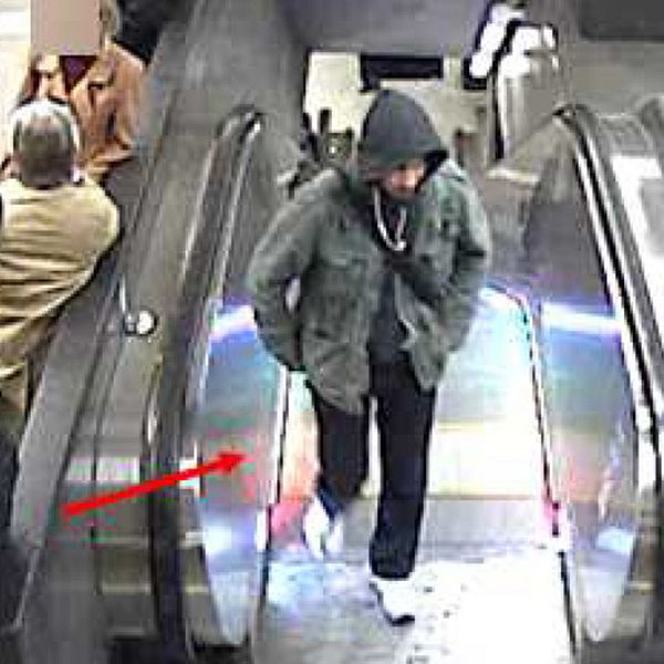 En bild på misstänkte terroristen Rakhmat Akilov i Stockholms tunnelbana.