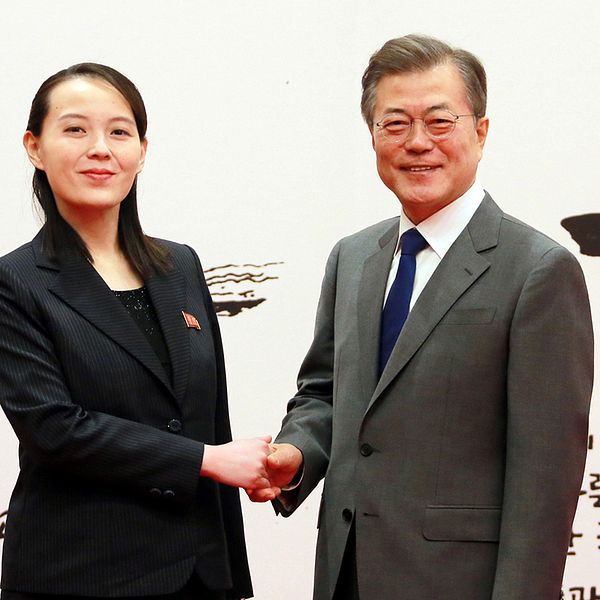 Kim Yo-jong, lillasyster till Nordkoreas diktator Kim Jong-un, och Sydkoreas president Moon Jae-in.