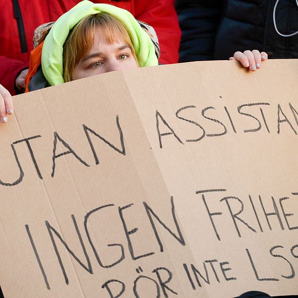 Bilden är från en manifestation för LSS, lag om stöd och service till vissa funktionshindrade.