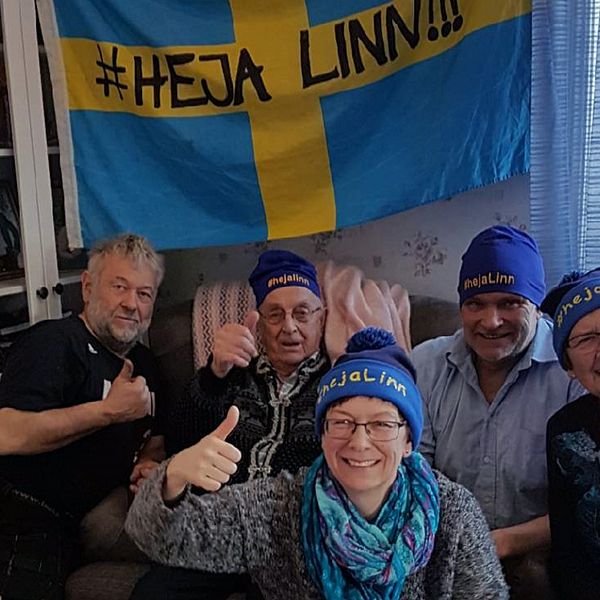 Linn Perssons mamma, pappa, mormor, morfar och några andra släktingar som heja fram det svenska skidskyttelaget.