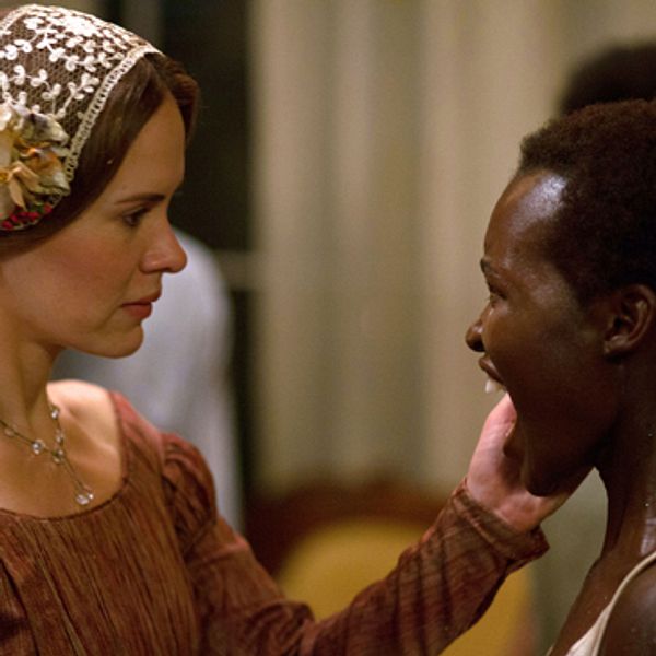 Sarah Paulson och Lupita Nyong'o i Steve McQueens ”12 Years a Slave”