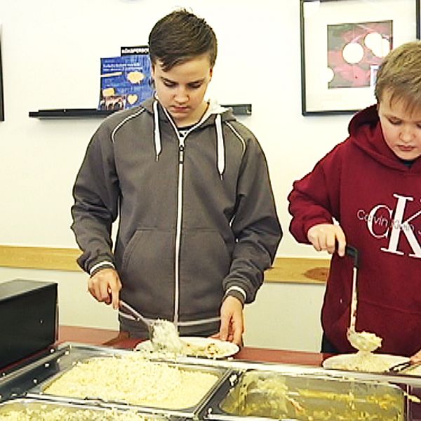 Dags för lunch på Kyrkebyskolan i Arvika