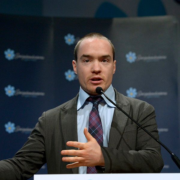 Kent Ekeroth talar under Sverigedemokraternas landsdagar i Västerås 2013.