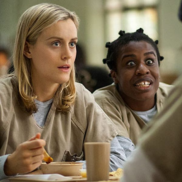 Taylor Schilling ochUzo Aduba i Netflixserien ”Orange is the new black”.