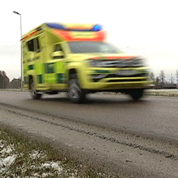 Ambulans som åker förbi snabbt