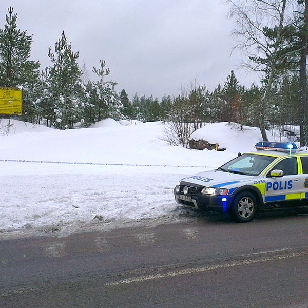 Polisbil vid avspärrning