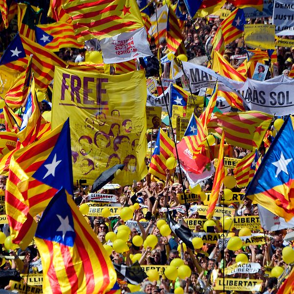 Demonstranter fyller gatorna i Barcelona.