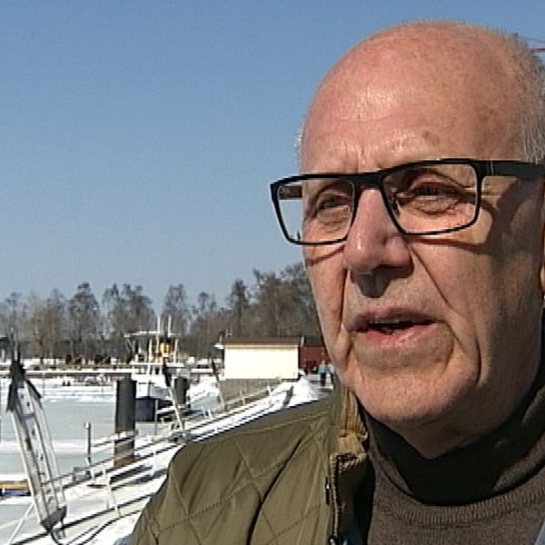 Östersundshems styrelseordförande Tord Andnor intervjuas utomhus
