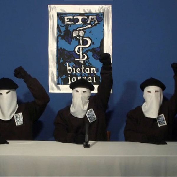 Arkivbild på tre ETA-medlemmar  publicerad 2011.