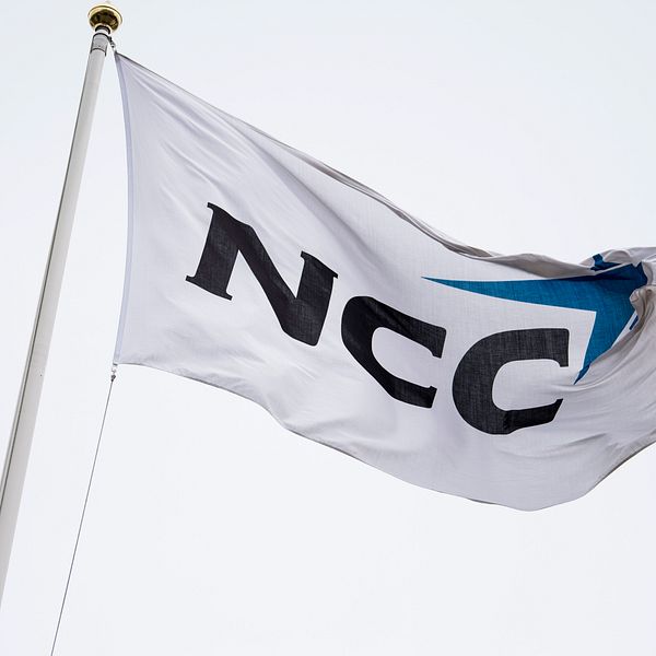 NCC:s flagga vajar i vinden.