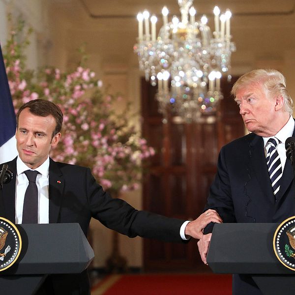 Emmanuel Macron och Donald Trump håller en gemensam presskonferens i Vita huset.