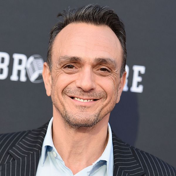 Hank Azaria gör rösten till Apu.