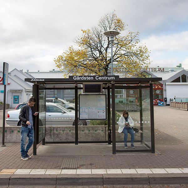 Busshållplats i Gårdstens centrum