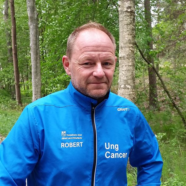 Robert Stenberg står redo för en löptur i skogen.