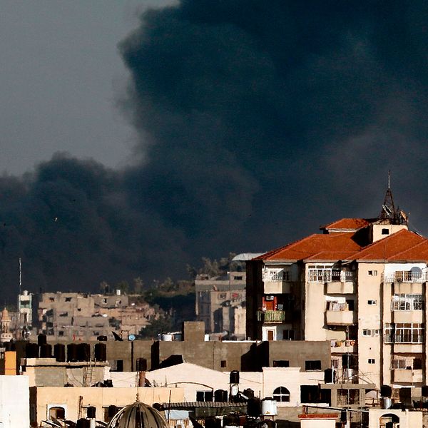 Rökbildning på Gazaremsan efter en israelisk flygattack.