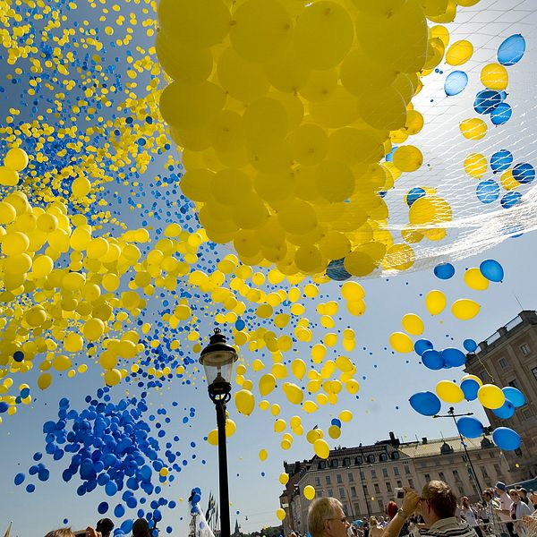 Ballonger i gult och blått.