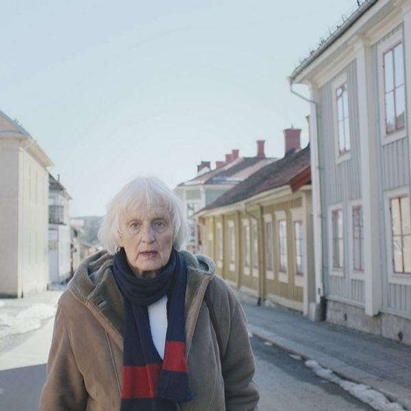 Sabine Engström på en gata.