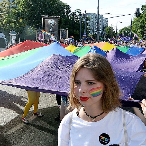 Många människor deltog i den årliga Prideparaden i Polens huvudstad Warszawa under lördagen.