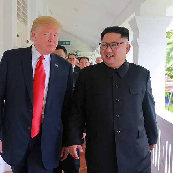 Donald Trump och Kim Jong-Un sida vid sida efter mötet i Singapore