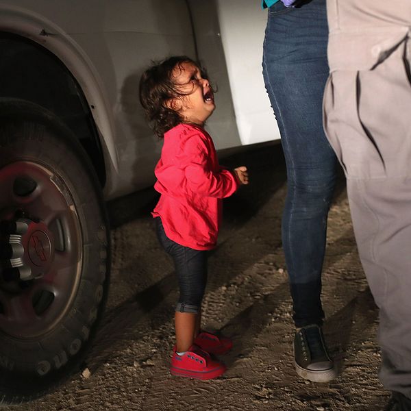 Bilden på den gråtande flickan, som har blivit en symbol för USA:s hårt kritiserade migrationspolitik.