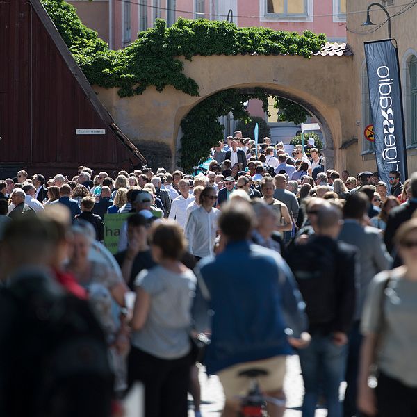 Folkvimmel i Almedalen