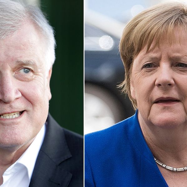 Angela Merkel och hennes inrikesminister Horst Seehofer när de anlände till mötet tidigare under måndagen.