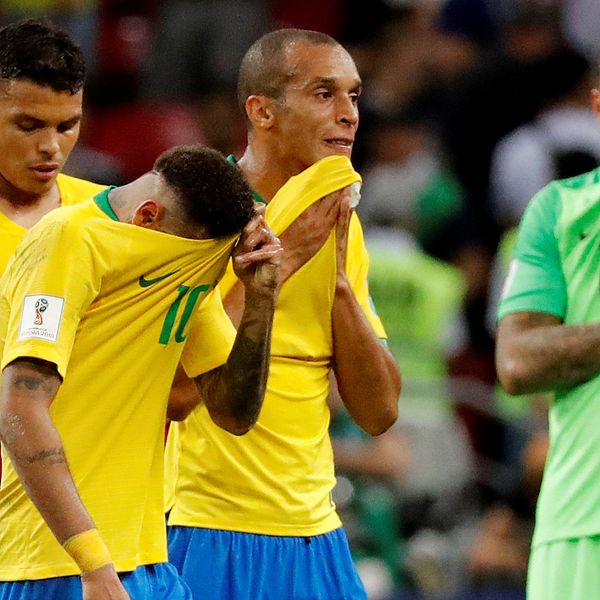 Brasilien deppar efter att ha blivit utslaget ur VM.