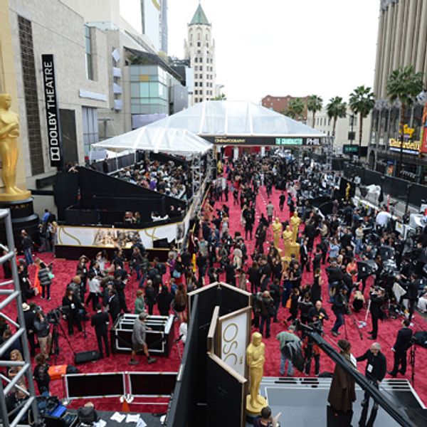 Preparationer inför den 86:e Oscarsgalan utanför the Dolby Theatre i Los Angeles.