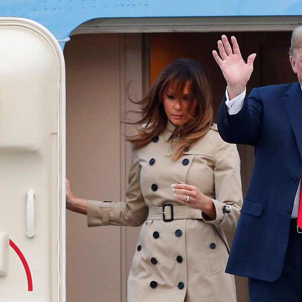Melania och Donald Trump anländer till militärflygplatsen i belgiska Melsbroek.