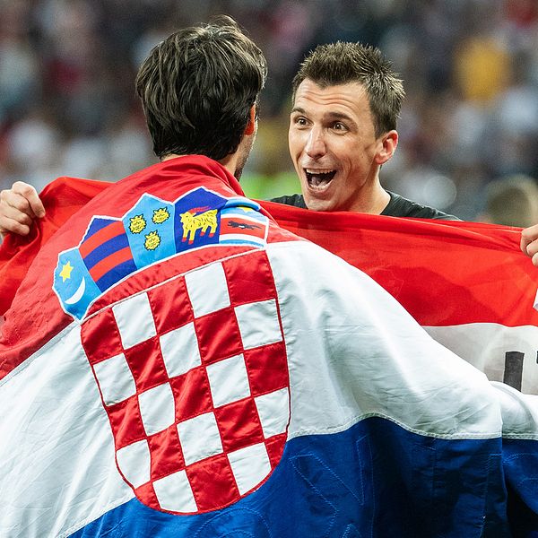 Hjälten Mario Mandžukić jublar efter att Kroatien säkrat finalplatsen.