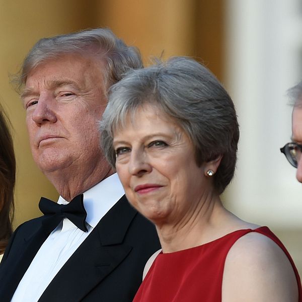 Donald och Melania Trump tillsammans med Theresa och Philip May uppklädda för middag.