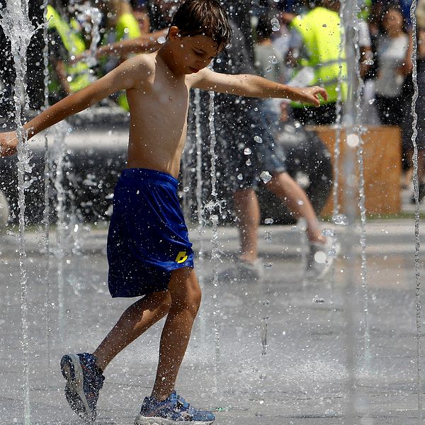 I juni månad uppmättes extrema temperaturer på många håll i Europa men juni 2016 var varmare i genomsnitt.