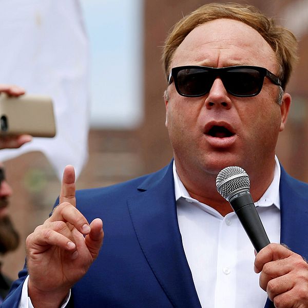 Alex Jones som driver Infowars.