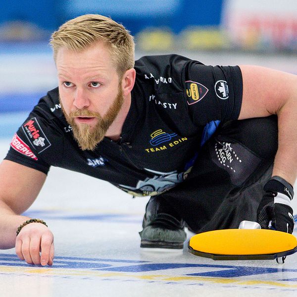 Curlingspelarna kan komma att anställas av förbundet. ”Då får vi i alla fall lite mer trygghet”, säger herrlagets skipper Niklas Edin.