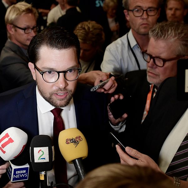 ”Det är en skandal”, säger Jimmie Åkesson (SD) om att SVT tar avstånd till hans uttalande under slutdebatten.