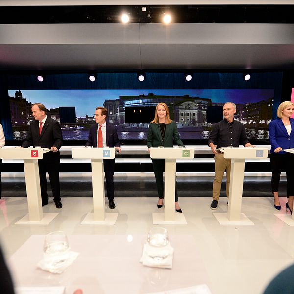 Jonas Sjöstedt (V), Isabella Lövin (MP), Stefan Löfven (S), Ulf Kristersson (M), Annie Lööf (C), Jan Björklund (L), Ebba Busch Thor (KD) och Jimmie Åkesson (SD) inför SVT:s partiledardebatt.