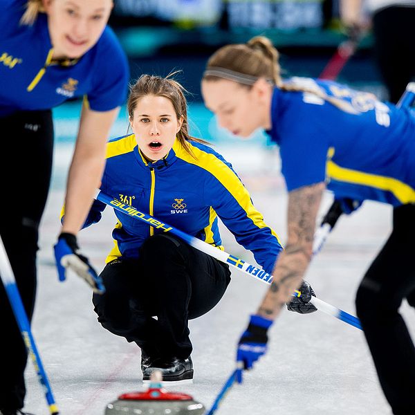 Lag Anna Hasselborg tog tredje raka segern i curlingens World Cup i Kina.