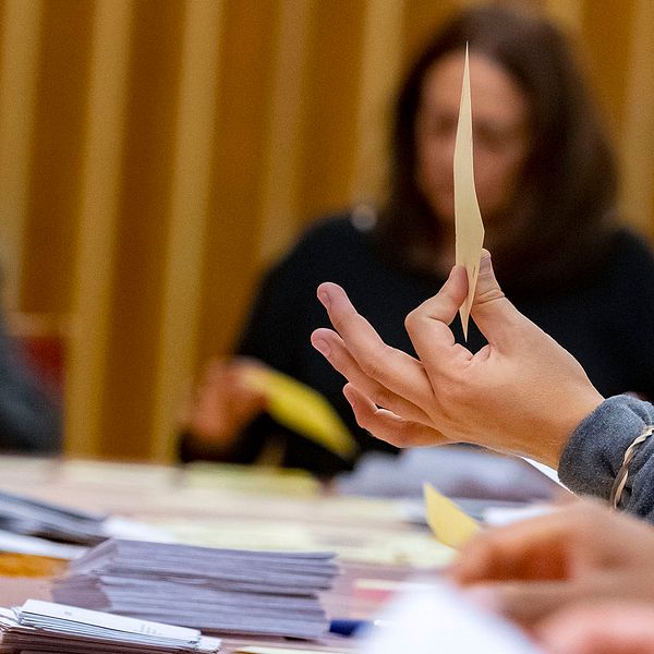 Rösterna räknas i Rådhushallen i Malmö i den så kallade onsdagsräkningen i valet 2018. T